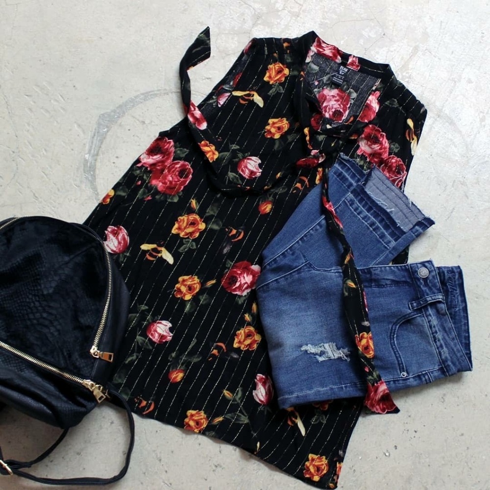 Black Floral Front Tie Blouse Size M